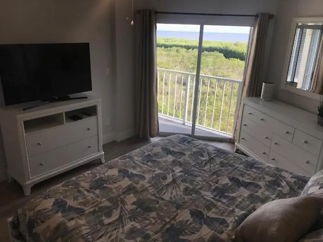 Licensed Mgr - Modern Oceanfront - Ocean Views Condo! Bar And Beach Resort! Holiday home *