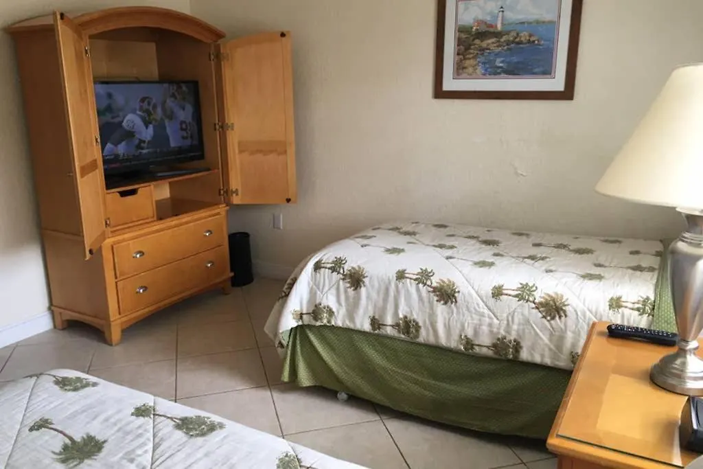 Licensed Mgr - 4/3.5 Modern - Key Largo's Upscale Oceanfront Destination! Holiday home *