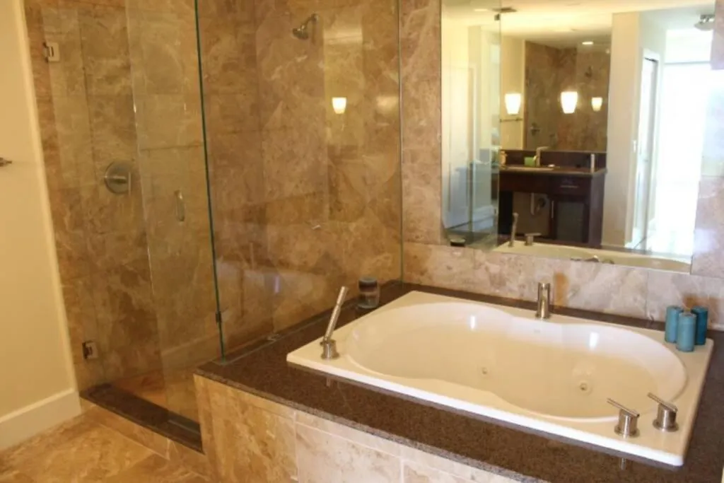 Licensed Mgr - Luxurious Oceanfront W/stunning Views - Upscale Oceanfront Resort! Holiday home Key Largo