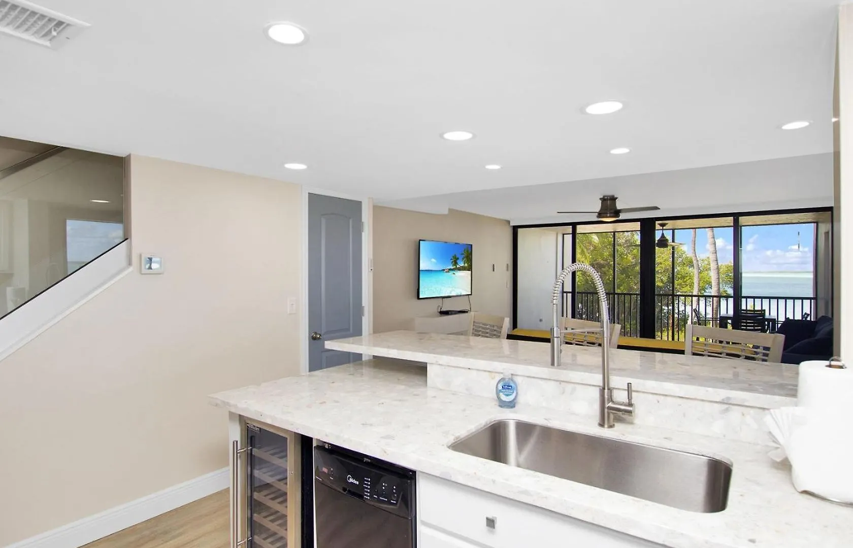 Bayfront Townhouse Located In The Lush Tropical Setting Of Rock Harbor Club, Lägenhet *