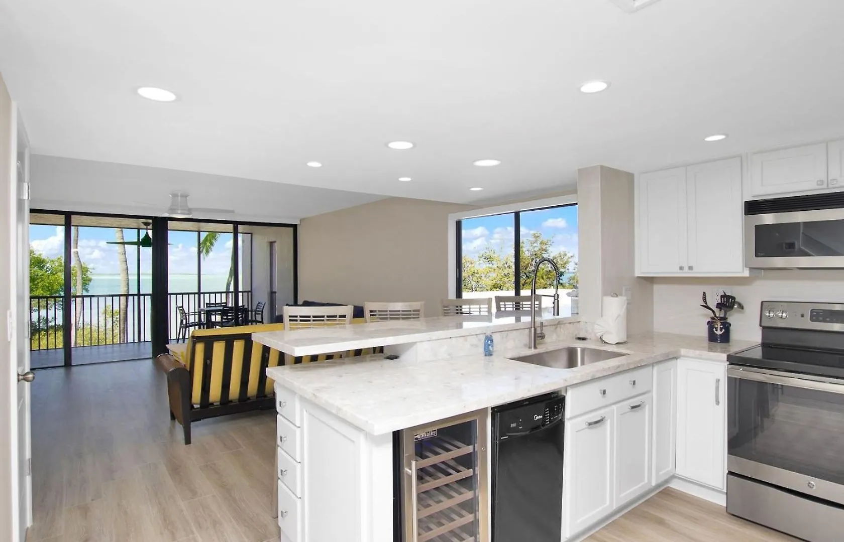 Bayfront Townhouse Located In The Lush Tropical Setting Of Rock Harbor Club, Key Largo