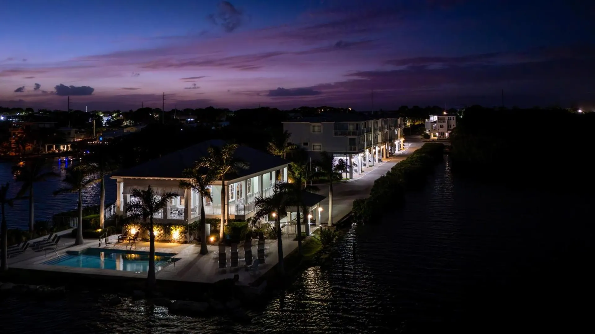 Twilight 32 * Key Largo