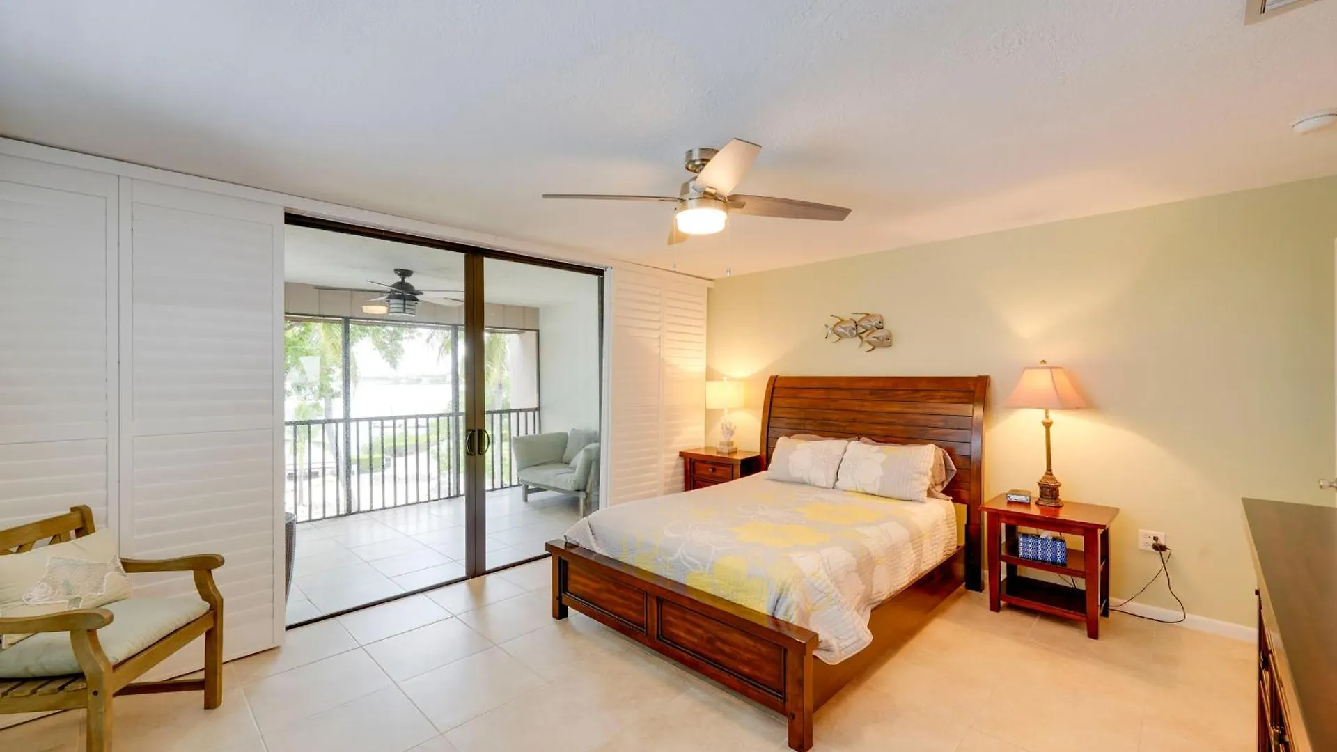 Apartment Getaway With Bay Views And Pool Access! *