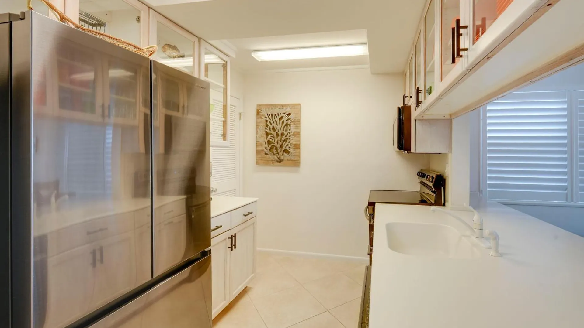 Apartment Getaway With Bay Views And Pool Access!
