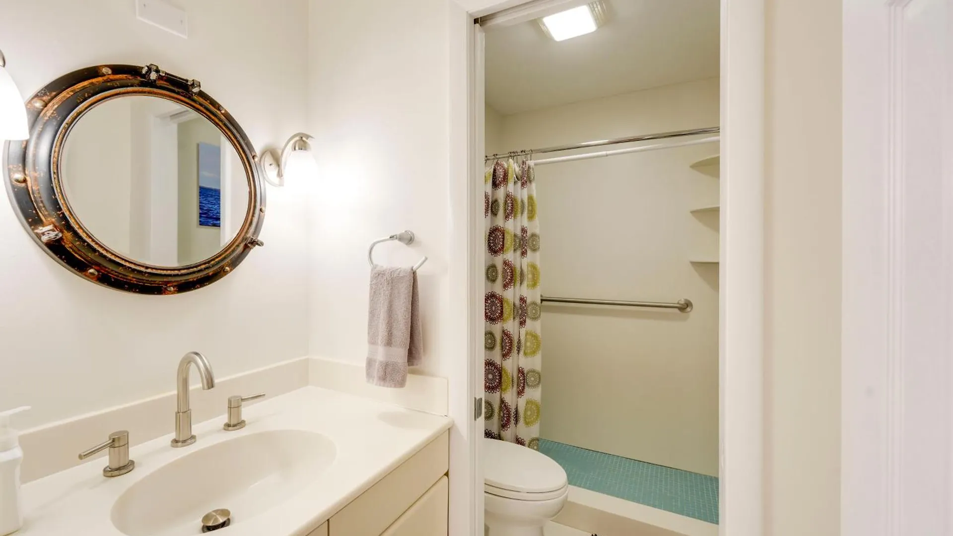 Apartment Getaway With Bay Views And Pool Access! *