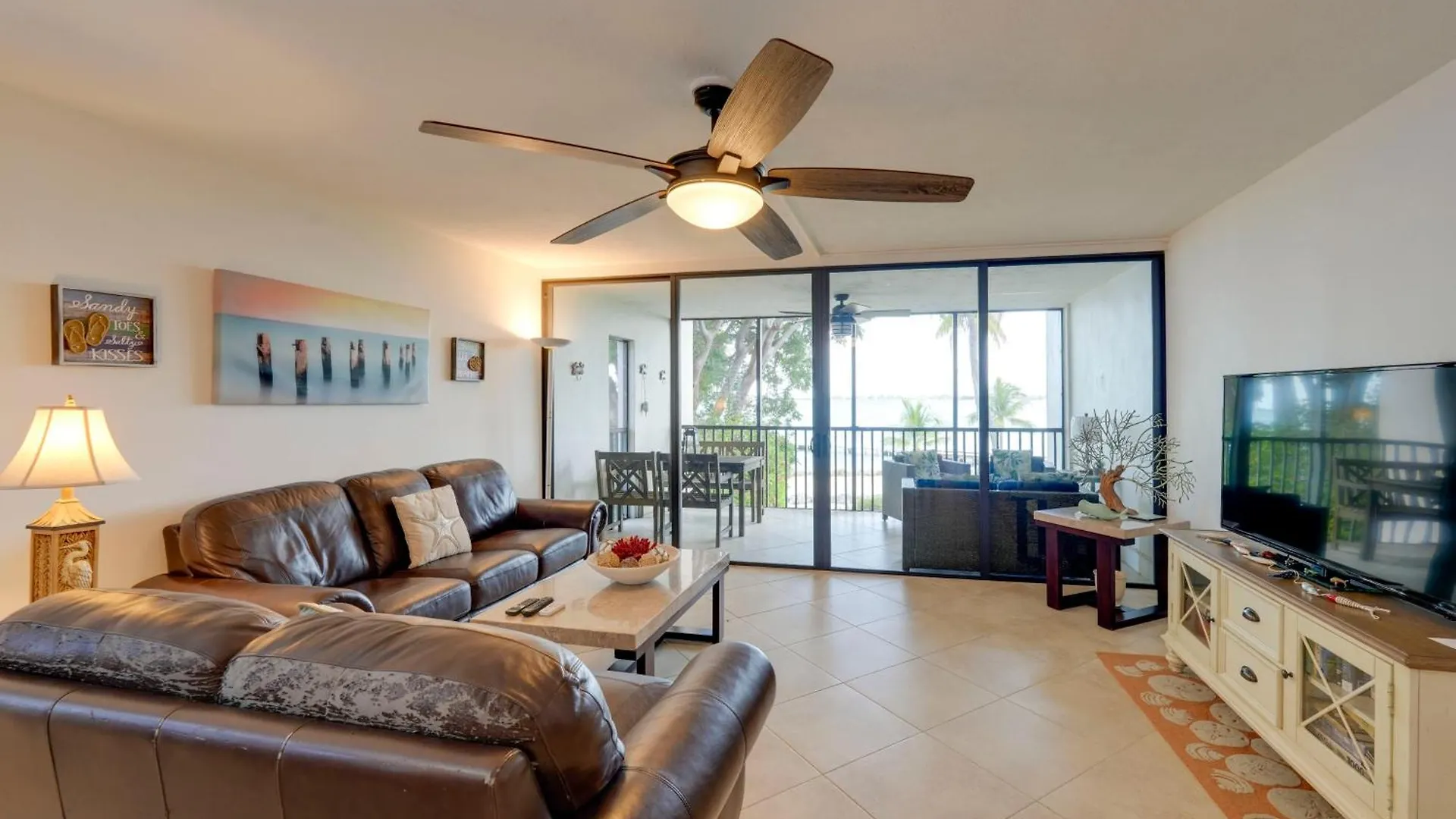 Apartment Getaway With Bay Views And Pool Access!