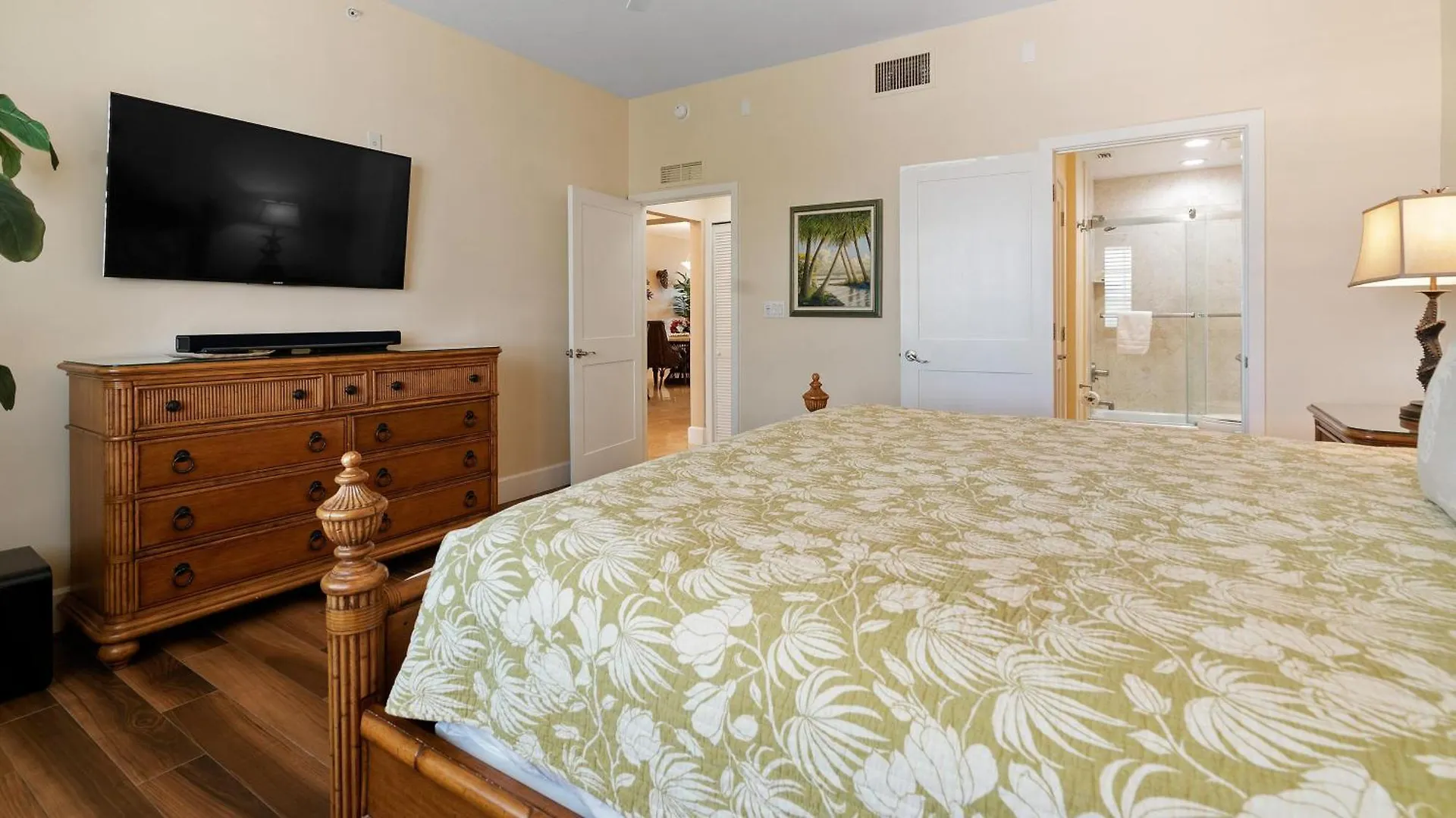 Apartment 334 Mariners Club