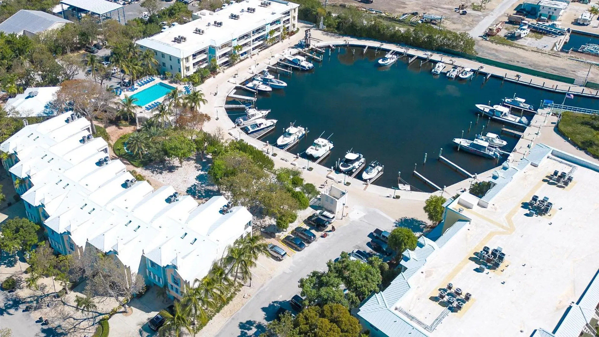 408 Mariners Club Oceanfront Apartment *