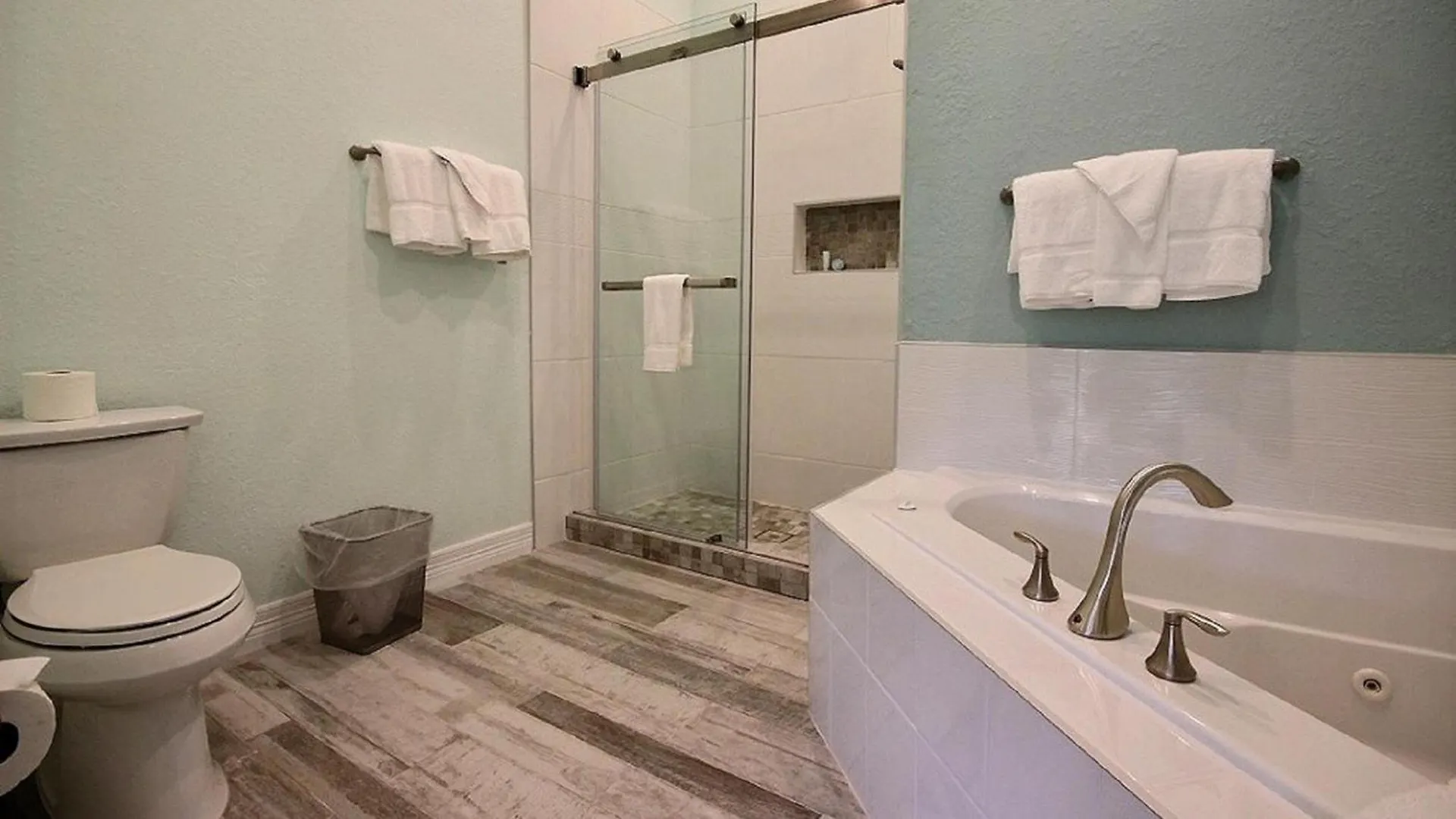 802 Mariners Club Apartment *