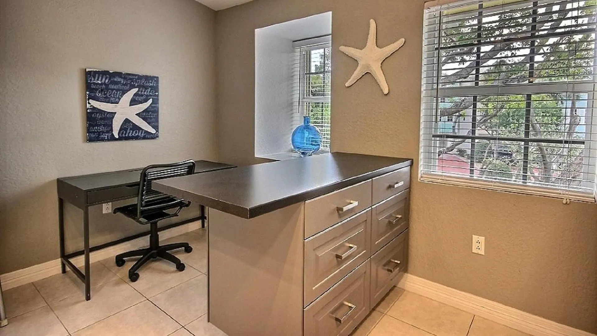 Apartment 802 Mariners Club