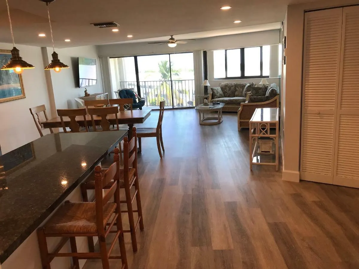 Licensed Mgr - Modern Oceanfront Condo! Beautiful Ocean Views! Resort! 2 King Beds! Key Largo