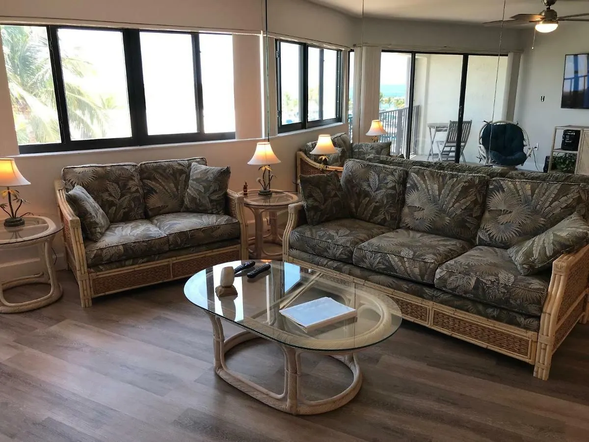 Licensed Mgr - Modern Oceanfront Condo! Beautiful Ocean Views! Resort! 2 King Beds! Apartment Key Largo