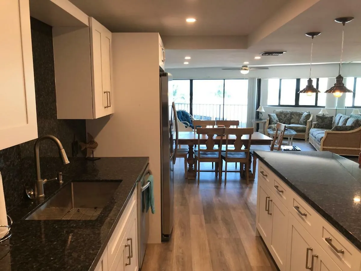 Licensed Mgr - Modern Oceanfront Condo! Beautiful Ocean Views! Resort! 2 King Beds! Key Largo