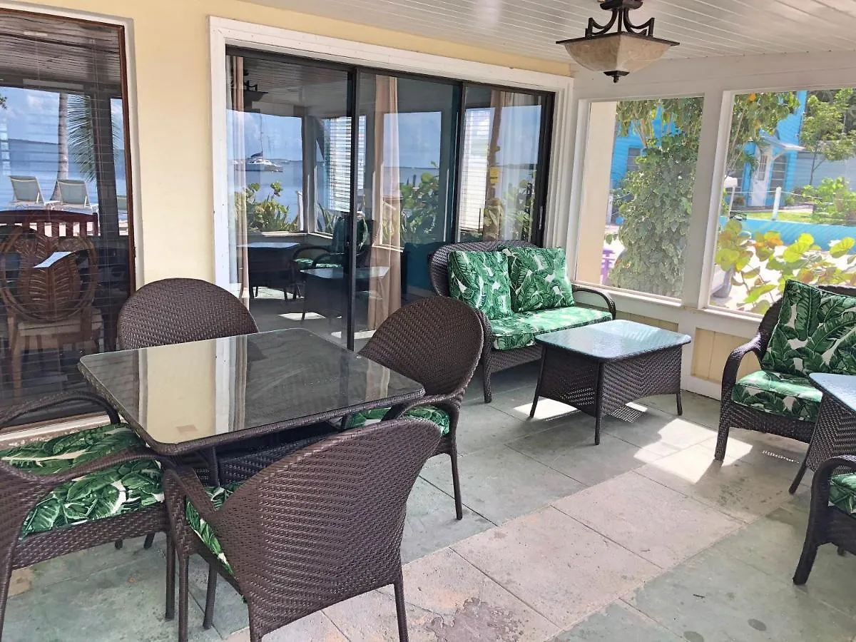 The Pelican 2* Key Largo